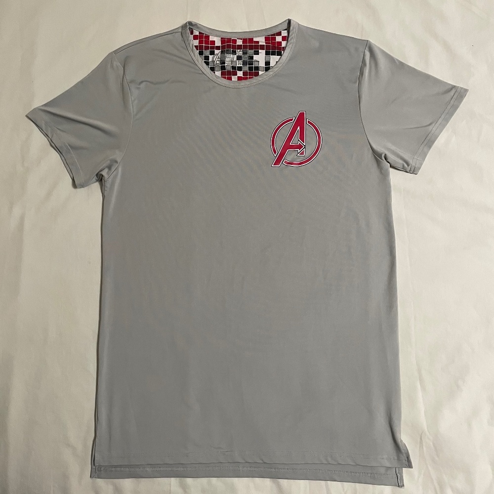Marvel Avengers Assemble T-Shirt. Men's Large.